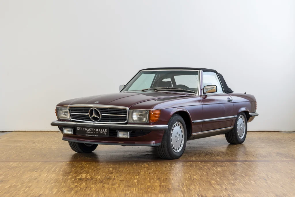 Mercedes-Benz 300 SL R107